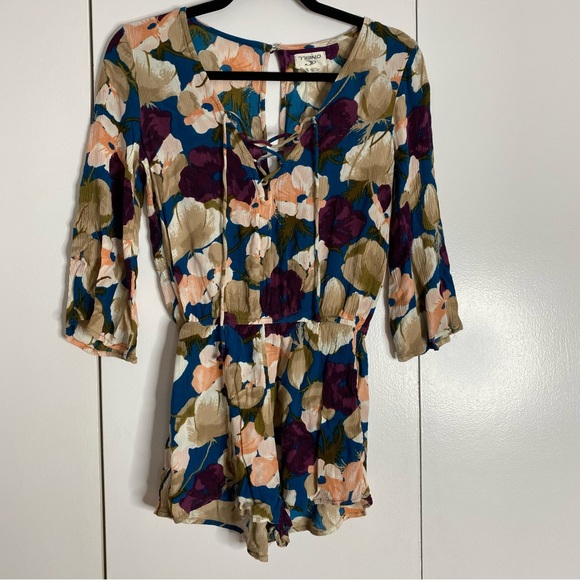 O’Neill Floral Romper with pockets - Picture 2 of 11